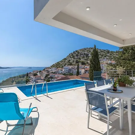 Beautiful Fleur Villa Drage