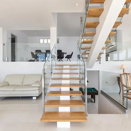 Beautiful Fleur Villa