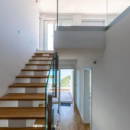 Beautiful Fleur Villa