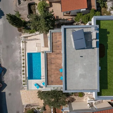 Beautiful Fleur Villa *